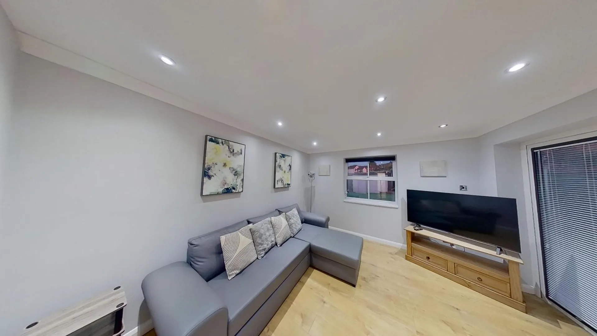 Grand 2 Bed Apartment Belvedere
