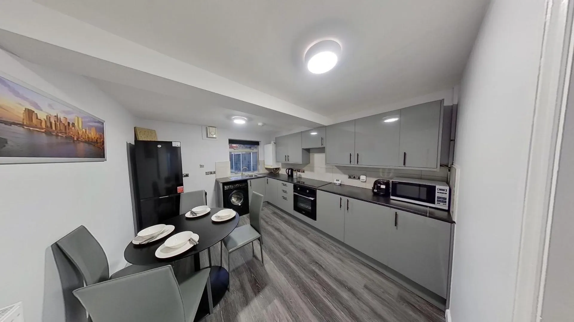 Grand 2 Bed Apartment Belvedere 0*,