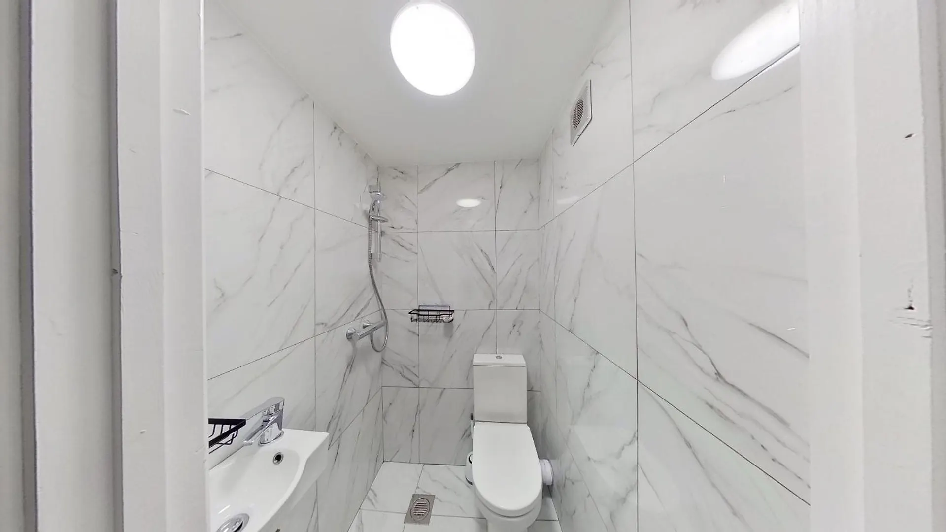 Grand 2 Bed Apartment Belvedere 0*,
